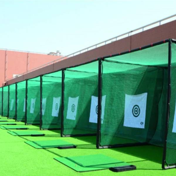 Many golf nets are installed in a line in the club.