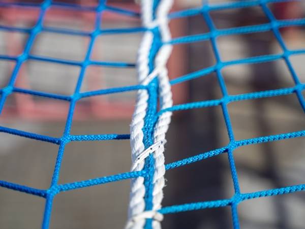 2 construction safety nets connected by coupling ropes