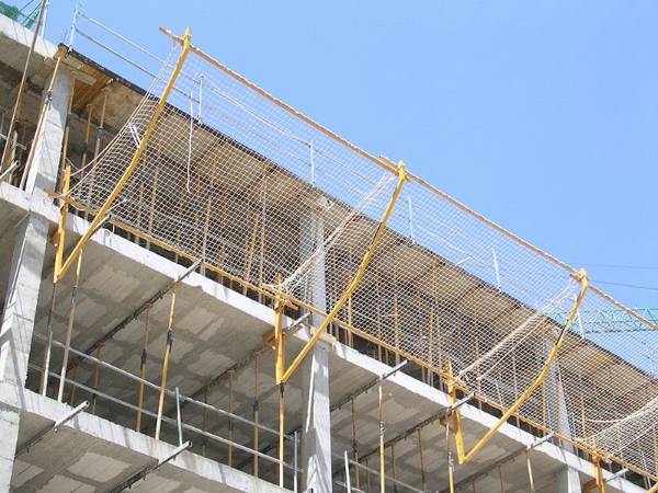 Construction safety net installed on the high rise building