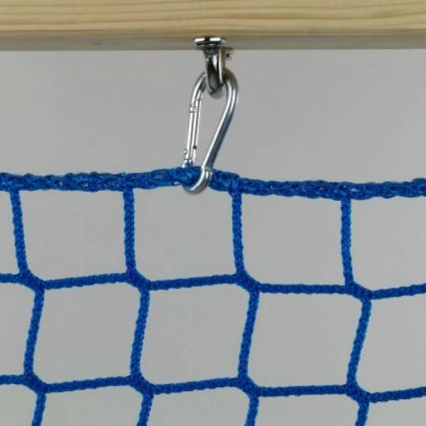Fix the rope netting with snap hooks
